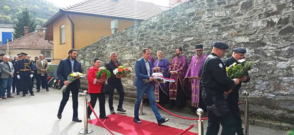 PU Zvornik polaganje vijenaca porodice