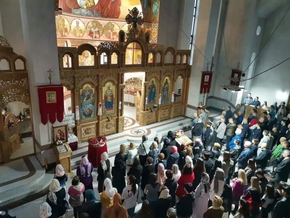 Saborni hram vjernici 