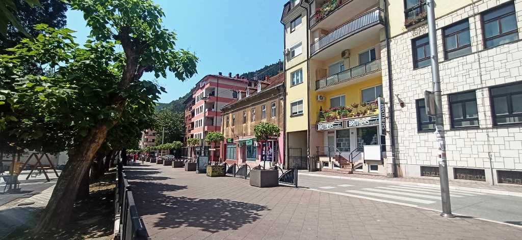 Zvornik vrucine prazne ulice 2