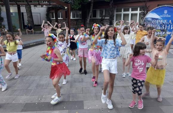 Studio z aples djeca