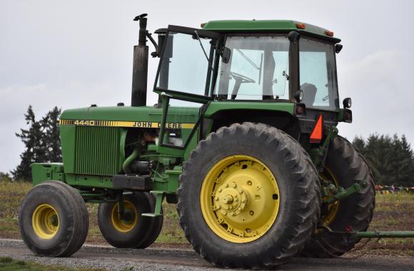 Traktor b.s