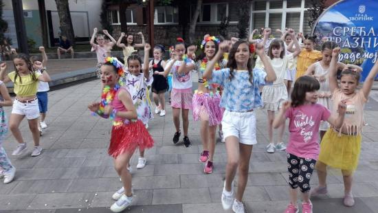 Studio z aples djeca